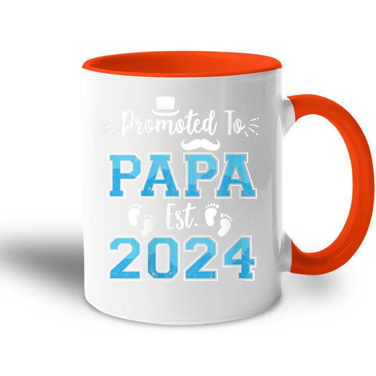 Damen New Dad Promoted To Papa Est 2024 Schwangerschaftsankündigung Mit-Ausschnitt Tasse Zweifarbig