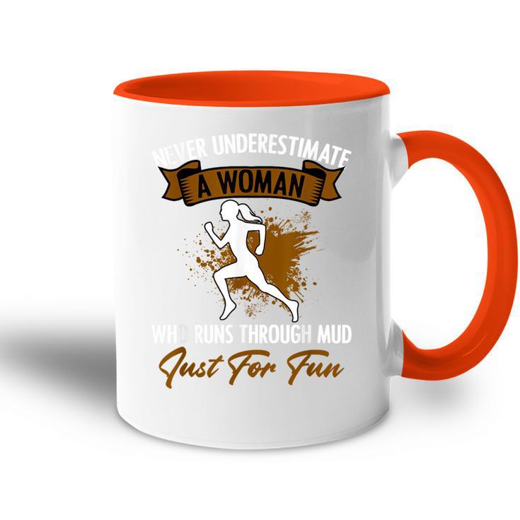 Unterschatz Niemals Eine Frau Muddy Runner Muddy Mudder S Tasse Zweifarbig