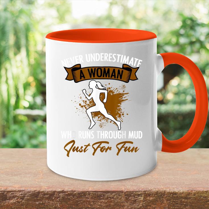 Unterschatz Niemals Eine Frau Muddy Runner Muddy Mudder S Tasse Zweifarbig