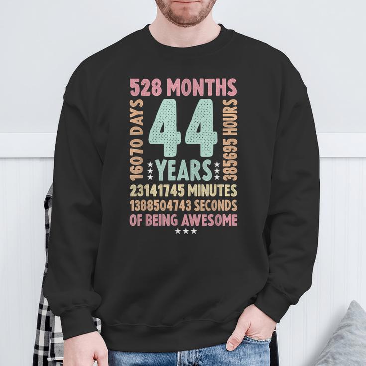 44Th Birthday 44 Years Old Vintage Retro 44 Yr Old Sweatshirt Gifts for Old Men