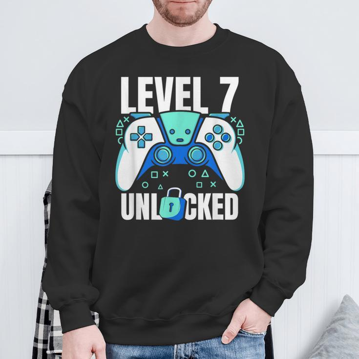 7 Year Old Gamer Gaming 7Th Birthday Level 7 Unlocked Sweatshirt Gifts for Old Men