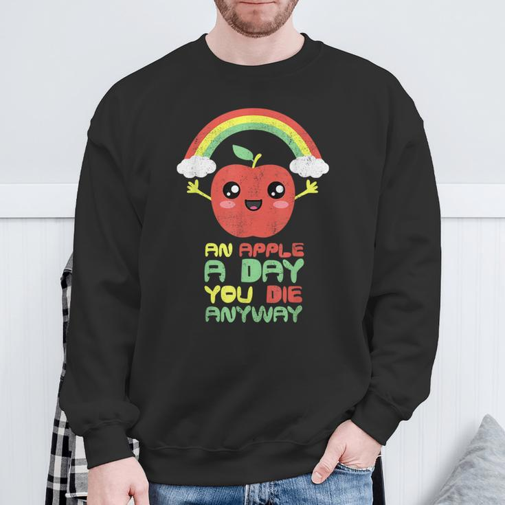 An Apple A Day You Die Anyway Cute Sweatshirt Geschenke für alte Männer