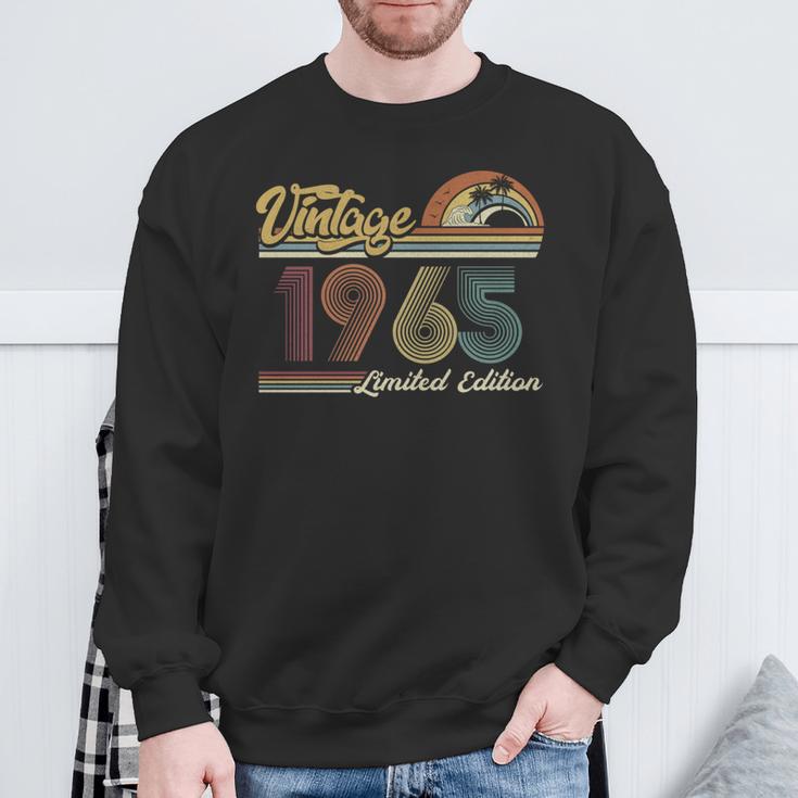 Born In 1965 Vintage 1965 Birthday Sweatshirt Gifts for Old Men