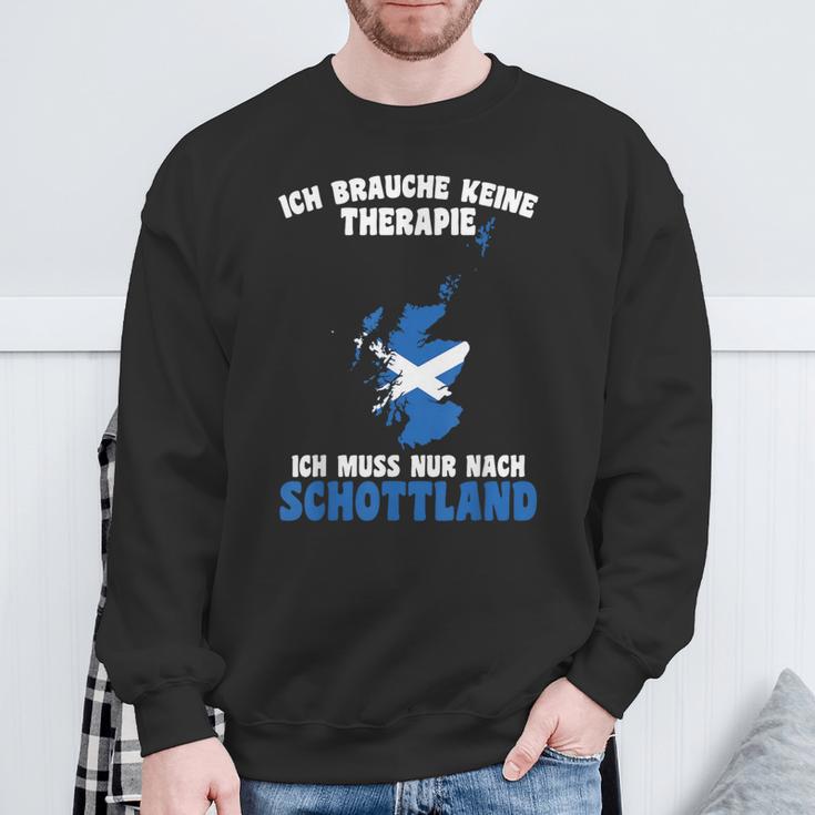 Brauche Keine Therapie Ich Muss Nur Nach Scotland Sweatshirt Geschenke für alte Männer