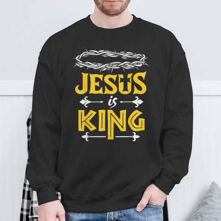 Christliches Sweatshirt Jesus is King mit Dornenkrone Design, Glaubensbekenntnis Tee Geschenke für alte Männer