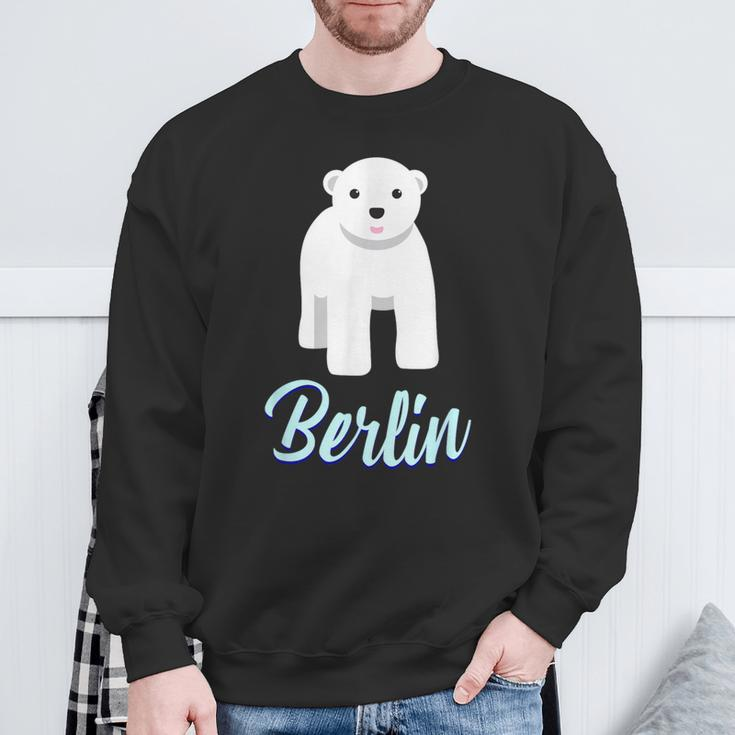 Cute Polar Bear Baby In Berlin Sweatshirt Geschenke für alte Männer