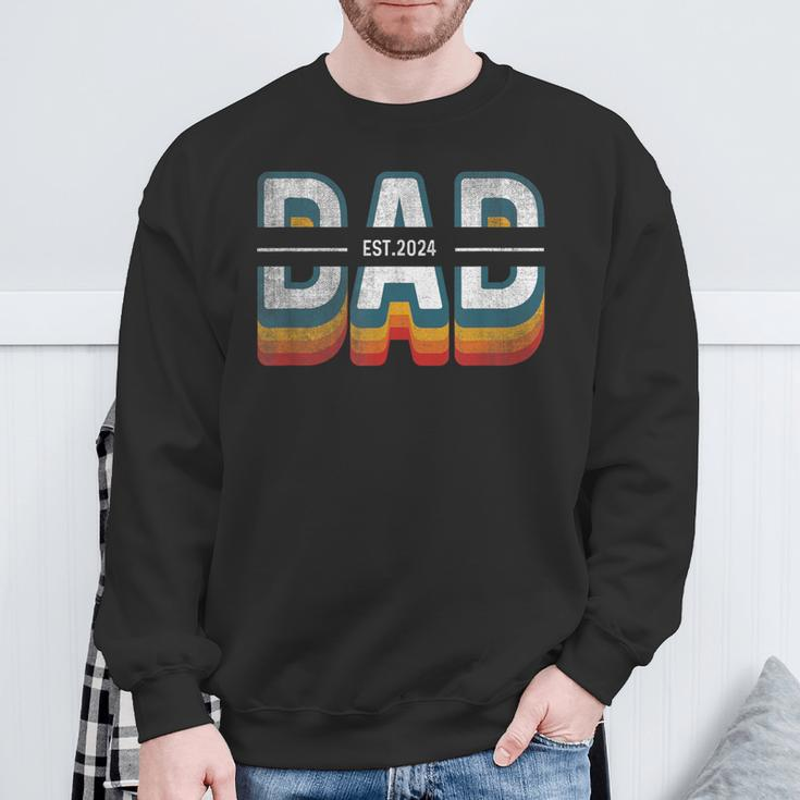 Dad Est 2024 New Dad 2024 Father's Day Expect Baby 2024 Sweatshirt Gifts for Old Men