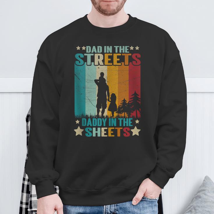 Dad In The Streets Daddy In The Sheets – Geschenke Für Papa Sweatshirt Geschenke für alte Männer