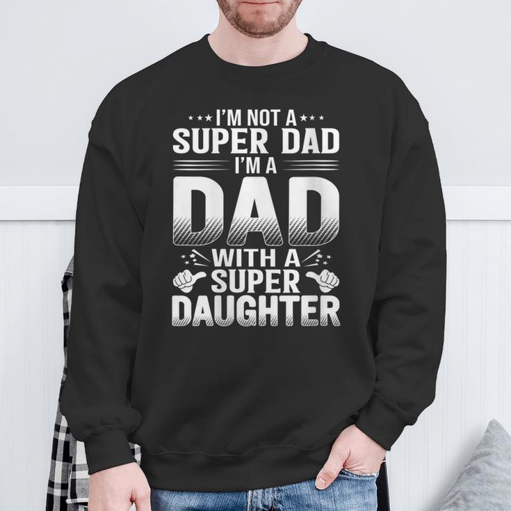 Damen Kein Super Papa Ich Bin Papa Mit Einer Supertochteraterkind Mit-Ausschnitt Sweatshirt Geschenke für alte Männer