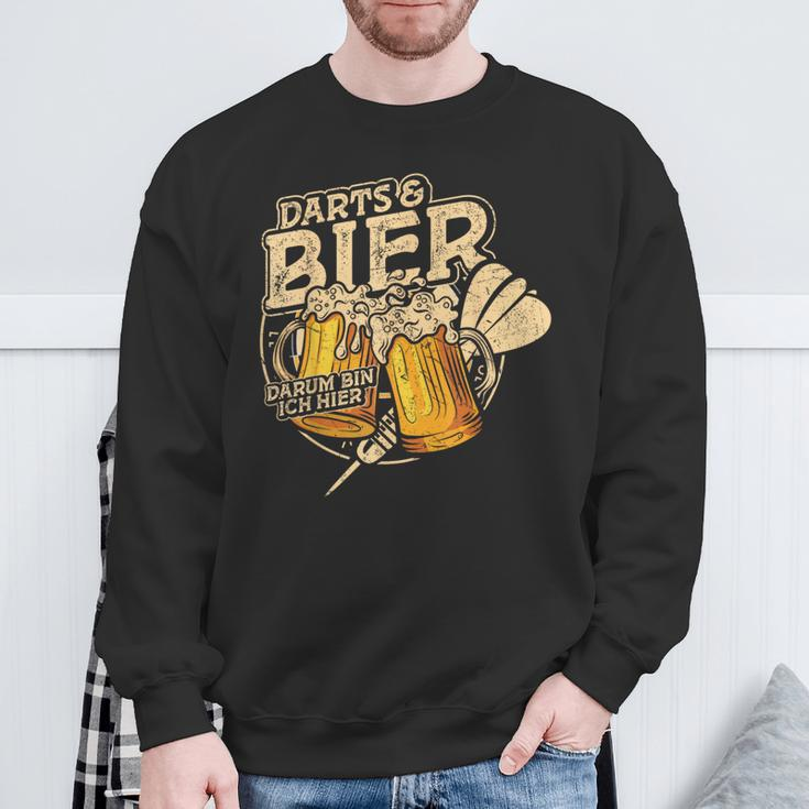 Darts Und Bier Darum Bin Ich Hier Dartspieler Dart Sweatshirt Geschenke für alte Männer