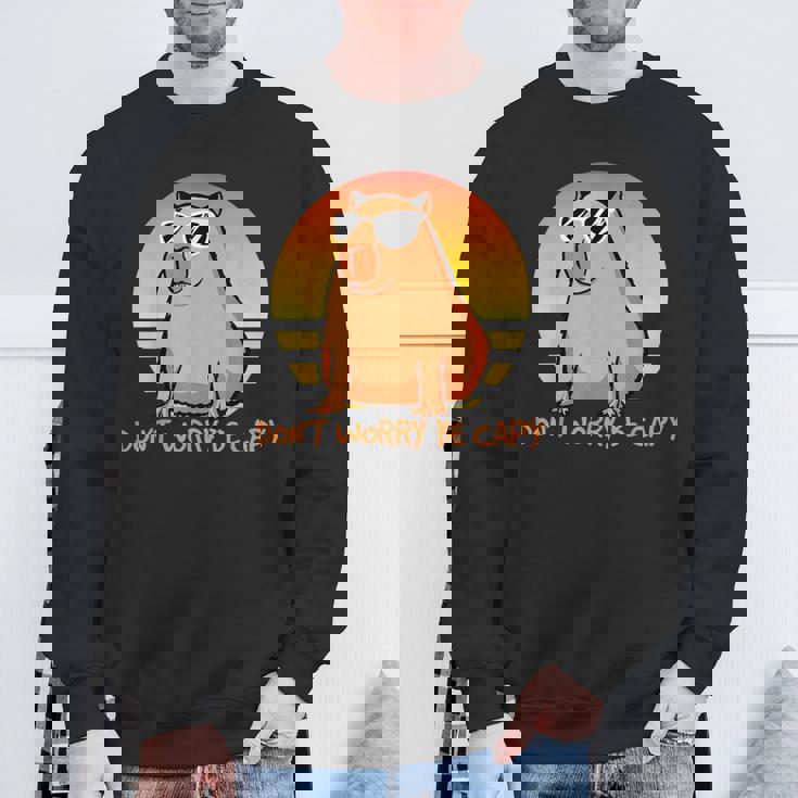 Don't Worry Be Capy Retro Sunset Capybara Cita Be Capy Camiseta Camisa de entrenamiento Regalos para ancianos