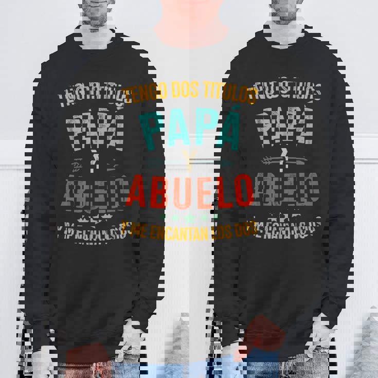 Dos Titulos Papá Y Abuelo Encantan Los Dos Día Del Padre Sweatshirt Gifts for Old Men