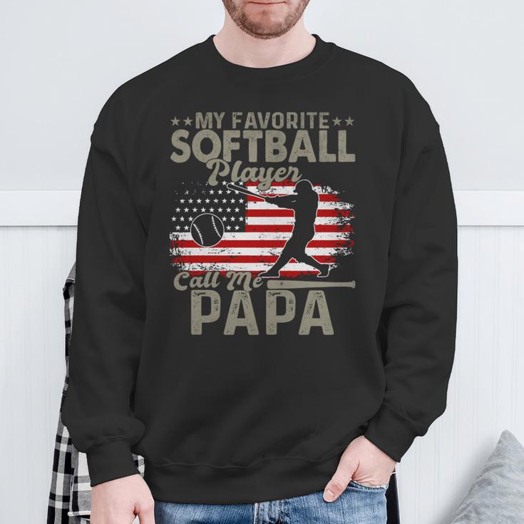 My Favorite Softball Player Calls Me Papa Amerikanische Flagge Sweatshirt Geschenke für alte Männer