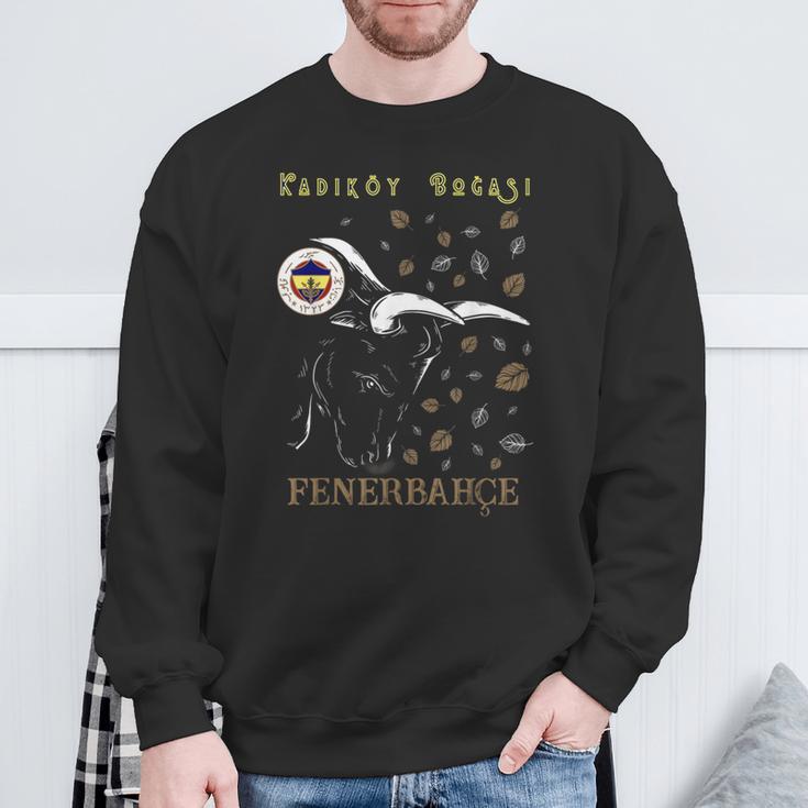 Fenerbahçe-Schwarzes Sweatshirt mit Bullen-Grafik und Team-Emblemen Geschenke für alte Männer