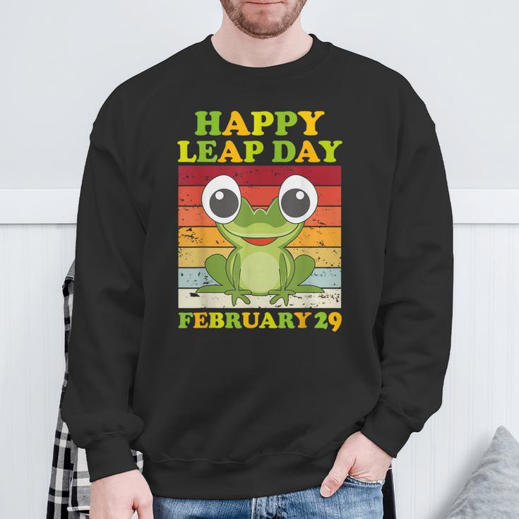 Frog Happy Couple Leap Day February 29 Leap Birthday Sweatshirt Gifts for Old Men