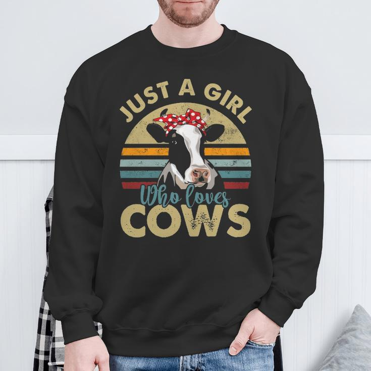 I'm Just A Girl Who Loves Cows Cow Farmer Farm Sweatshirt Gifts for Old Men