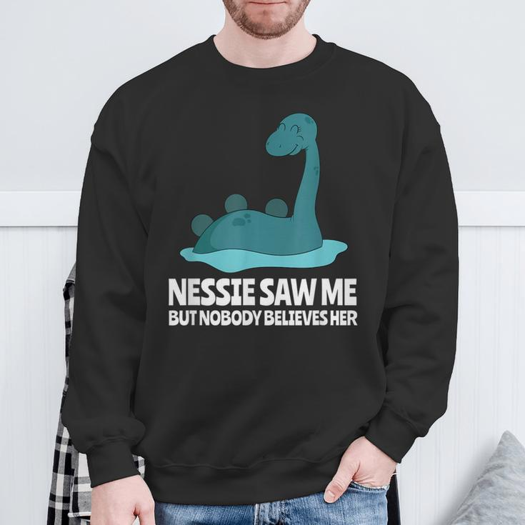 Nessie Monster Von Loch Ness Monster Scotland Sweatshirt Geschenke für alte Männer