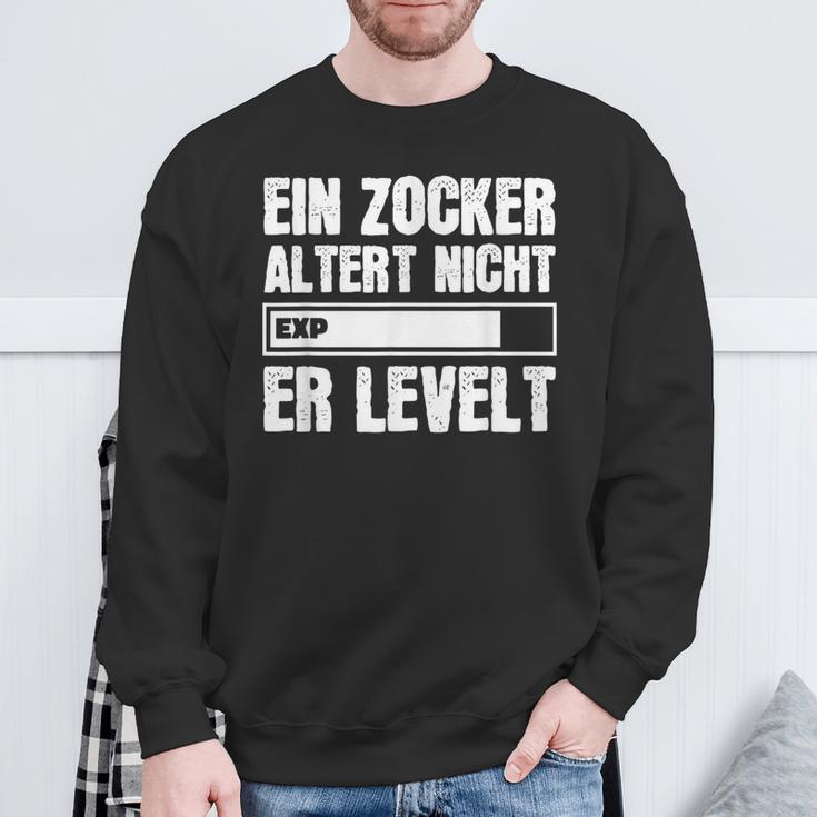 Gamer Birthday Saying Ein Zocker Altert Nicht Er Levelt Sweatshirt Geschenke für alte Männer