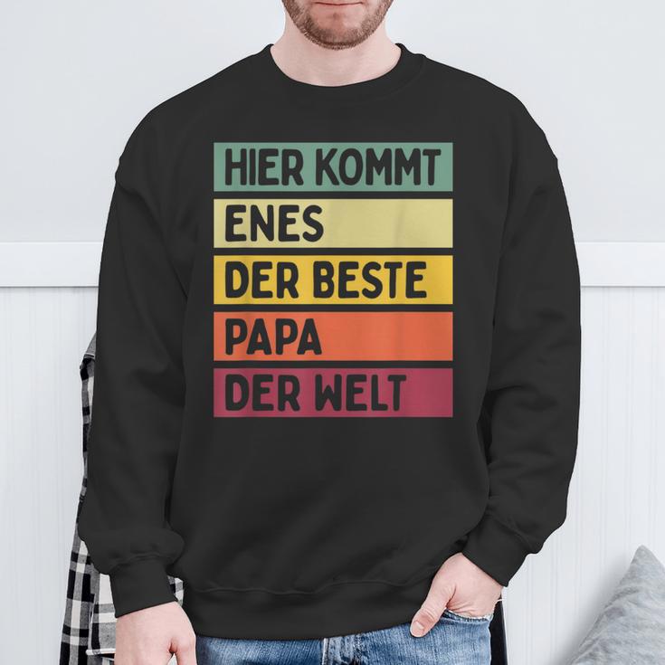 Herren Hier Kommt Enes Der Beste Papa Der Weltatertag Retro Sweatshirt Geschenke für alte Männer