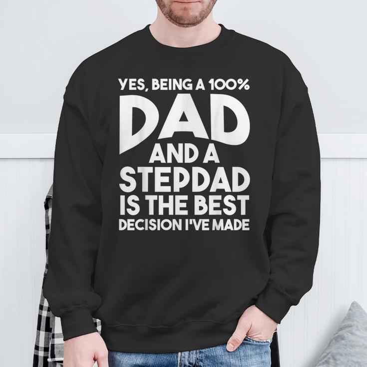 Herren Ja Da Er Ein 100 Papa Und Ein Stiefvater Ist Sweatshirt Geschenke für alte Männer