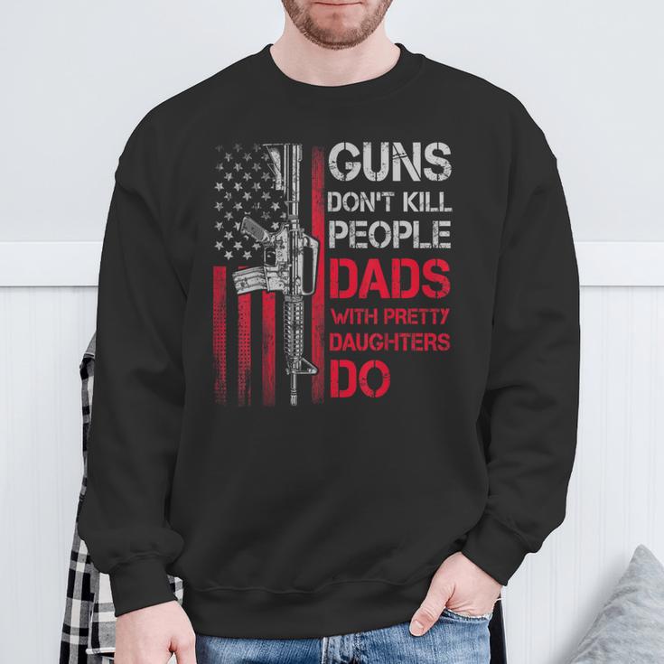 Herren Waffen Töten Keine Menschenäter Mit Hübschen Töchtern Humor Papa Sweatshirt Geschenke für alte Männer