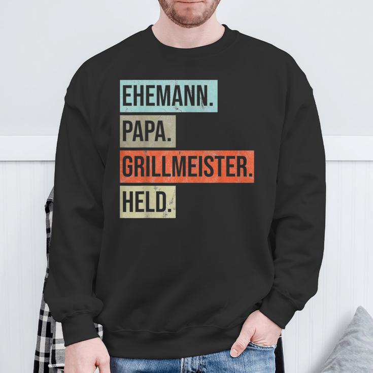 Husband Papa Grillmeister Held Sweatshirt Geschenke für alte Männer