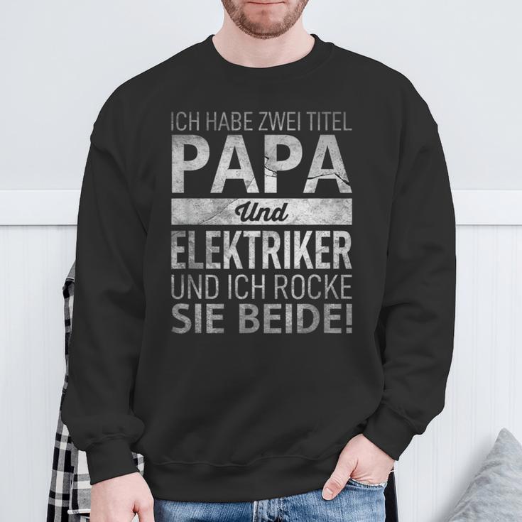 Ich Habe Zwei Titel Papa & Elektriker Dadatertag Geschenk Sweatshirt Geschenke für alte Männer