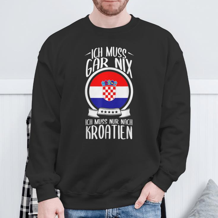 Ich Muss Gar Nix Ich Muss Nur Nach Kroatien Urlaub Croatian Sweatshirt Geschenke für alte Männer