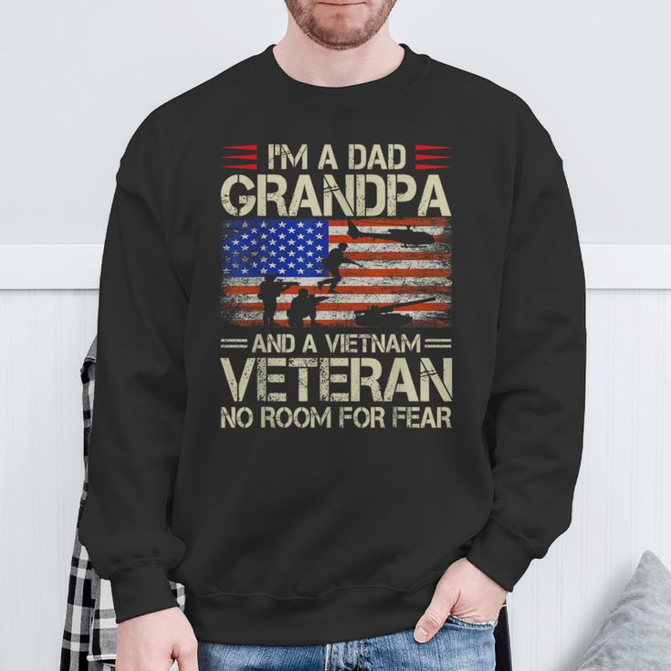 I'm A Dad Grandpa And Vietnam Veteran Us Flag Papa Grandpa Sweatshirt Gifts for Old Men