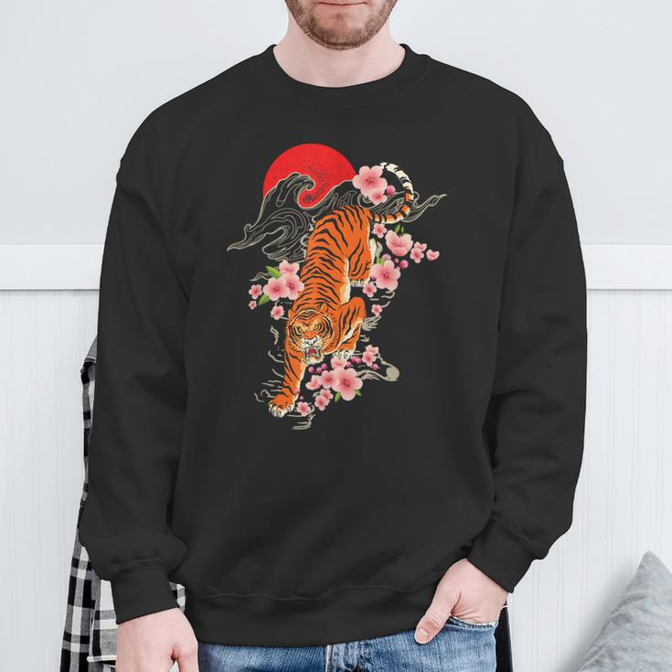 Japanese Tiger Zoologist Wild Animal Zoo Lover Safari Sweatshirt Gifts for Old Men