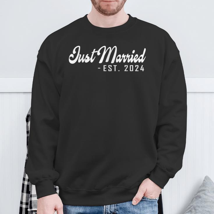 Just Married 2024 Honeymoon Wedding Couples Fiancee Sweatshirt Gifts for Old Men