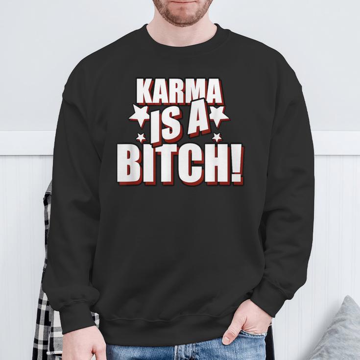 Karma Is A Bitch Slogan Sweatshirt Geschenke für alte Männer