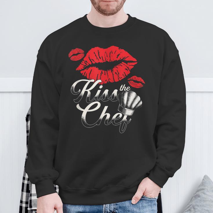 Kiss The Chef Culinary Kitchen Food Chef Cook Sweatshirt Gifts for Old Men