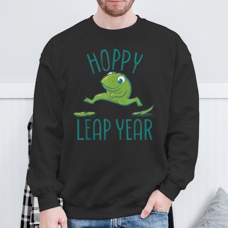 Leap Year February 29 Birthday Cute Frog Happy Leap Day Sweatshirt Gifts for Old Men