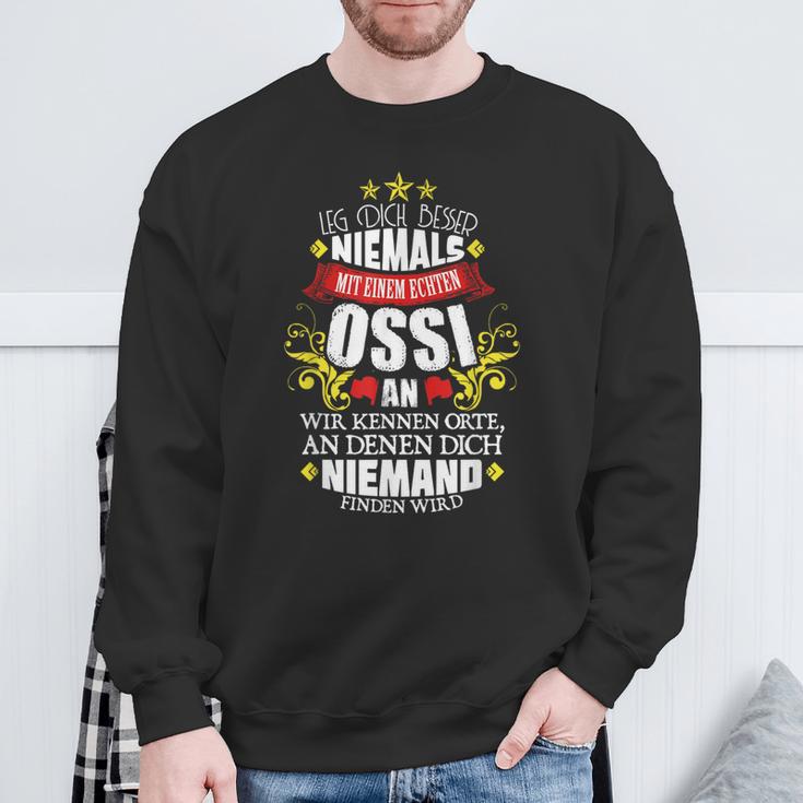 Leg Dich Nicht Mit Einem Ossi An Sweatshirt Geschenke für alte Männer