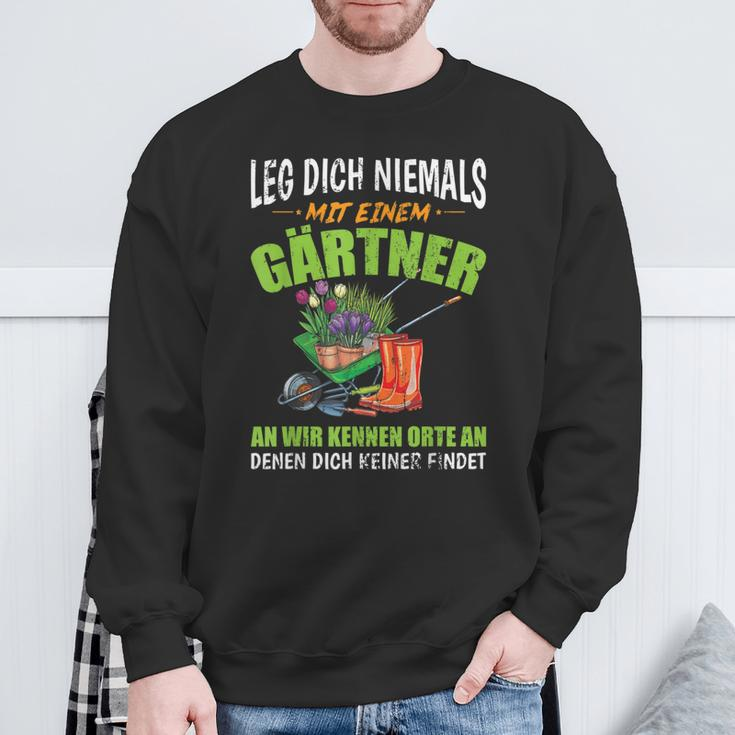 Leg Dich Niemals Mit Einer Gärtner An Garden Sweatshirt Geschenke für alte Männer