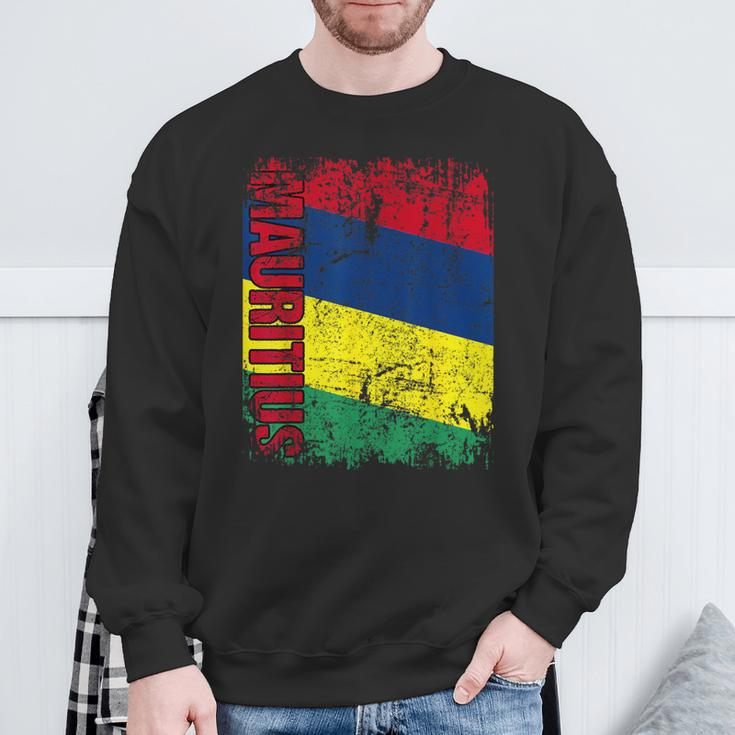 Mauritius Flag Vintage Distressed Mauritius Sweatshirt Gifts for Old Men