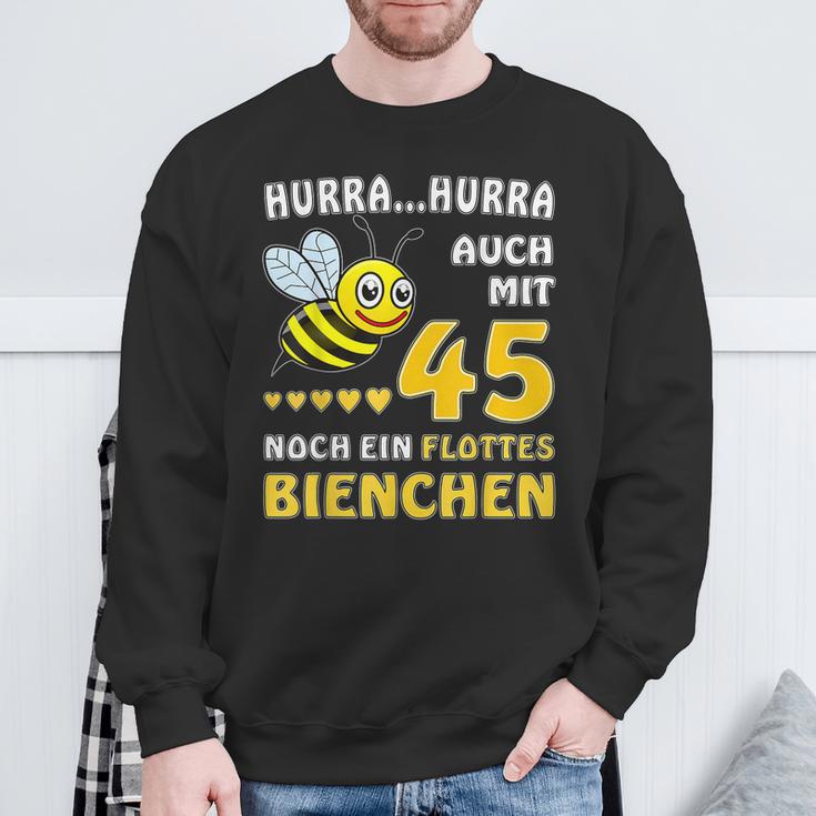 Mit 45 Noch Ein Flottes Bienchen 45 Geburtstag 45 Sweatshirt Geschenke für alte Männer