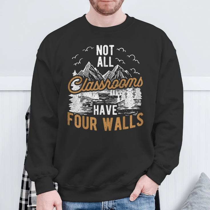 Nicht Alle Klassenzimmer Habenier Wände Wanderlustige Sweatshirt Geschenke für alte Männer
