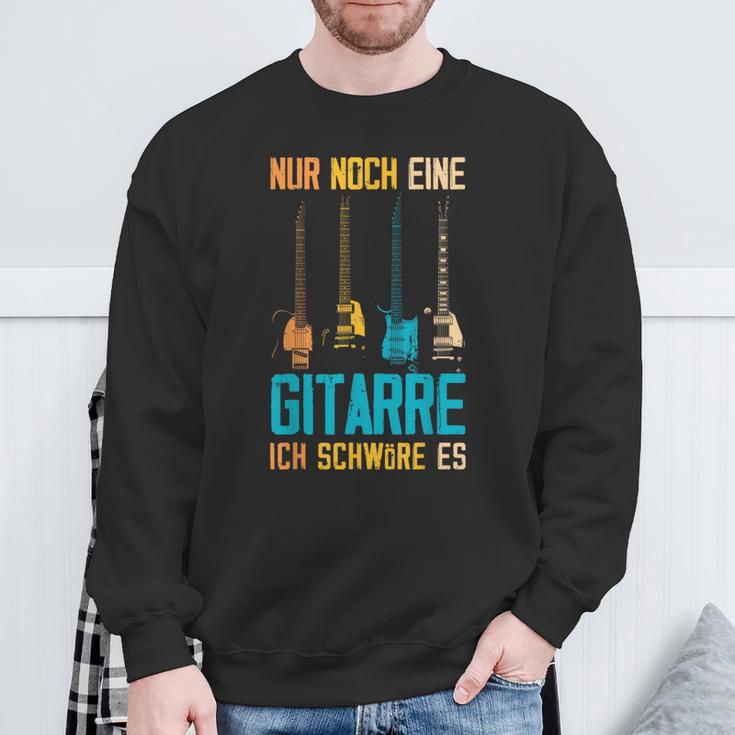 Nur Noch Eine Gitarre Ich Schwöre Es Guitarist Sweatshirt Geschenke für alte Männer