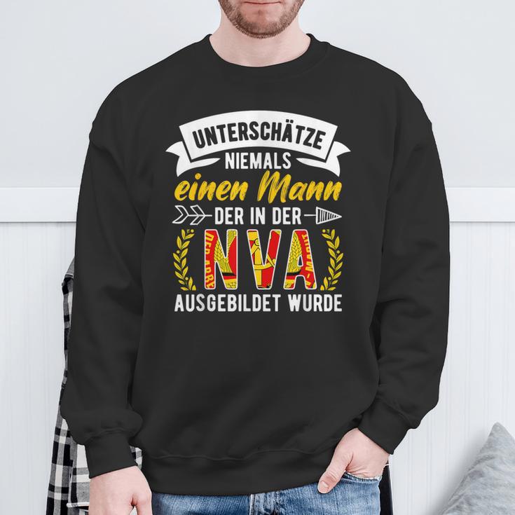 Nva Underschätze Niemals Einen Manneteran East Ddr Ossi Sweatshirt Geschenke für alte Männer