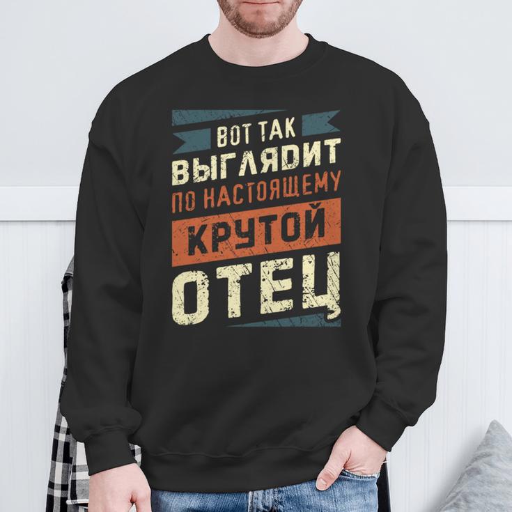 Papa Russisch Spruch So Sieht Ein Richtig Cooler Papa Aus Sweatshirt Geschenke für alte Männer