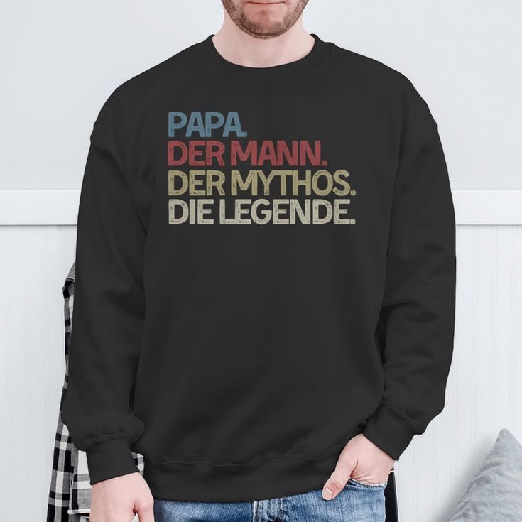 Papa With Saying Papa Der Mann Der Mythos Die Legende Sweatshirt Geschenke für alte Männer