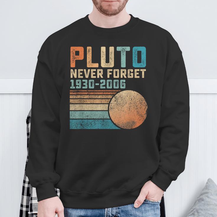 Pluto Never Forget 1930-2006 Vintage Sweatshirt, Retro Design Geschenke für alte Männer