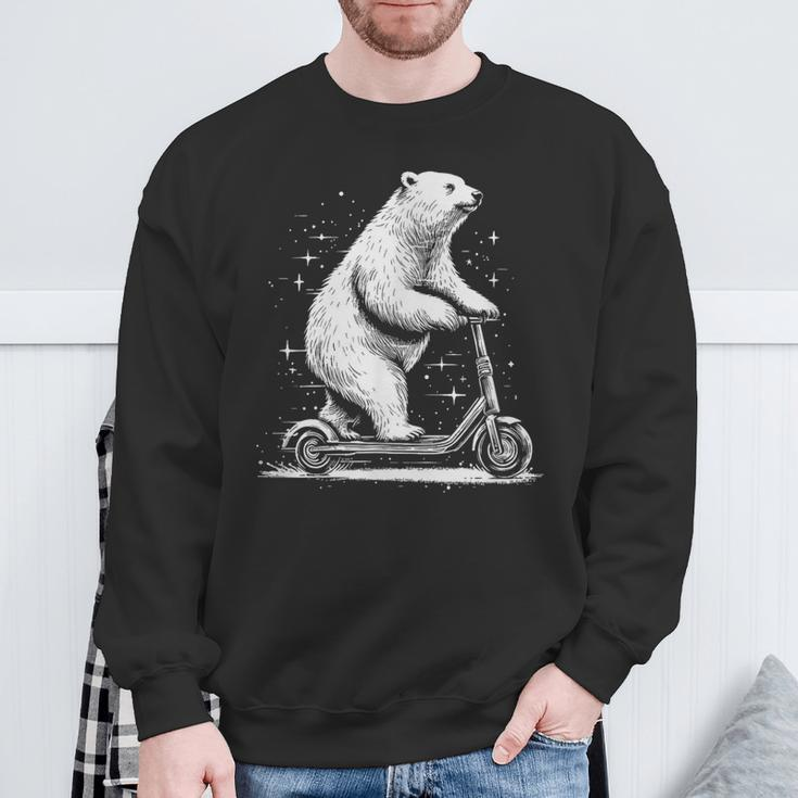 Polar Bear On An E-Scooter Sweatshirt Geschenke für alte Männer