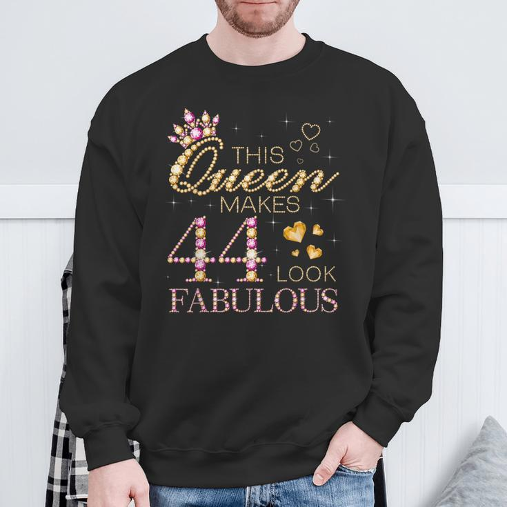 This Queen Makes 44 Look Fabulous 44Th Birthday Queen B-Day Sweatshirt Gifts for Old Men