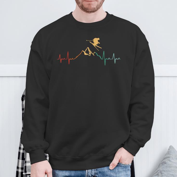 Retro For Skiing Alps Piste Heart Rate Sweatshirt Geschenke für alte Männer