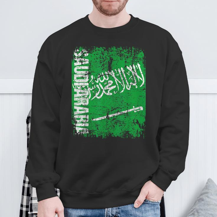 Saudi Arabia Flag Vintage Distressed Saudi Arabia Sweatshirt Gifts for Old Men