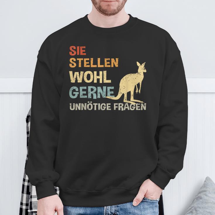 Sie Stellen Wohl Gerne Unnecessary Fragen Retro Kangaroo S Sweatshirt Geschenke für alte Männer