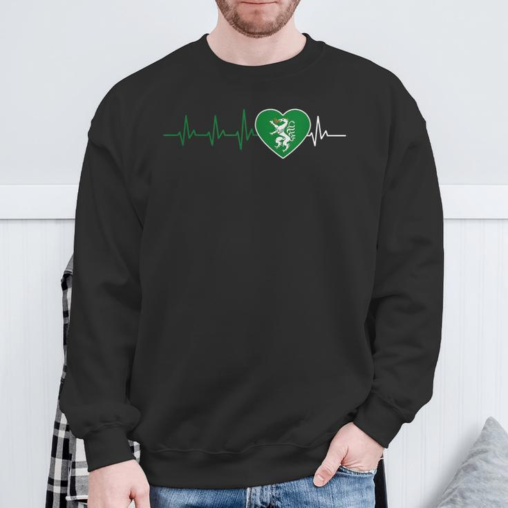 Steiermark Coat Of Arms Steirisch Heartbeat Heart Steirer Sweatshirt Geschenke für alte Männer